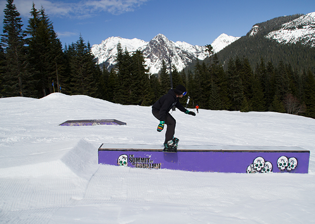 Snowboarder in small features